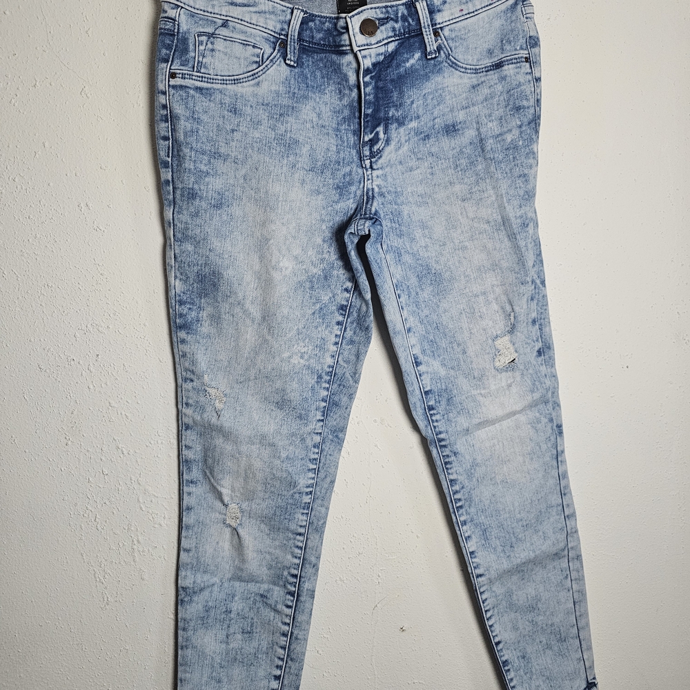 Trendy Distressed Blue Cropped Jeans‎